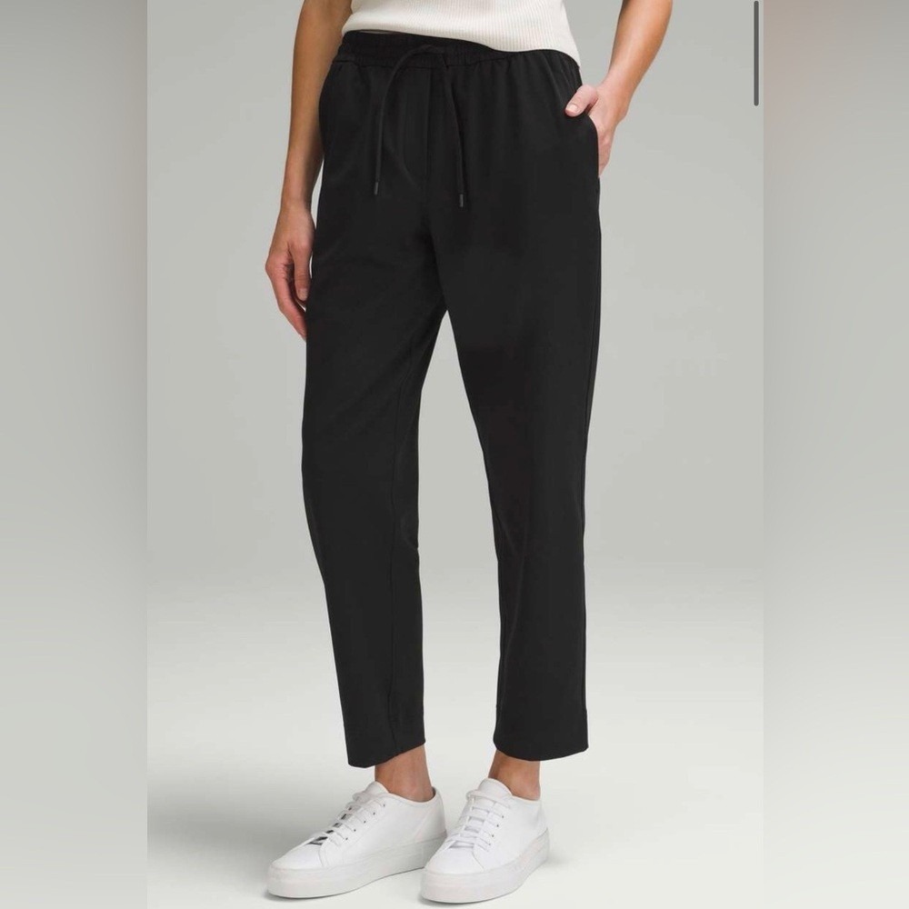 Lululemon Stretch Mid-rise  Tapered Pant Inseam 23 Black (Size 4) - Picture 3 of 7